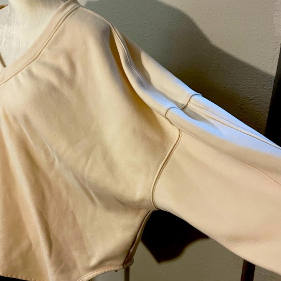 Fabletics powder yellow, handkerchief hem sweatshirt with dolman sleeves. XXL - Picture 3 of 3